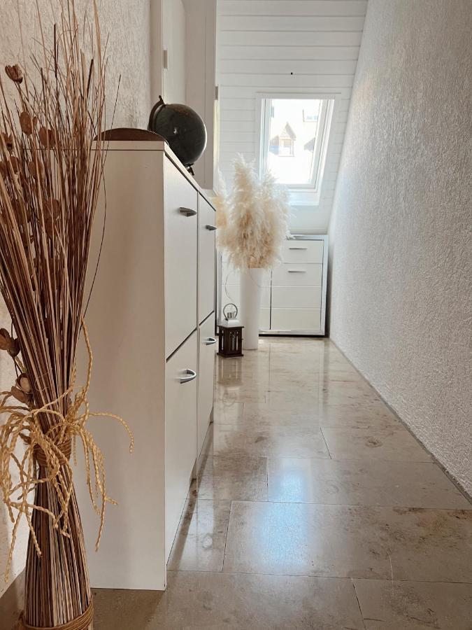 Ferienwohnung Moselflair Mit Direktem Blick Auf Die Mosel Und Weinberge Oberfell Exterior foto